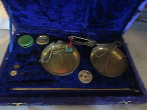 lot 868 image: SET  of Scales IN BOX