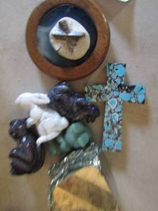 lot 869 image: Agate coaster, pyrite, carved animals more