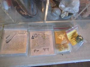 lot 871 image: 17 bags of crystals
