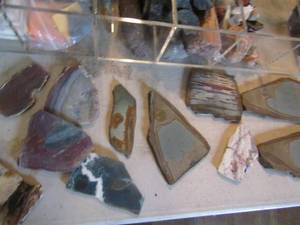 lot 875 image: Lot of 11 slices of agate, jasper, polychrome jasper and more