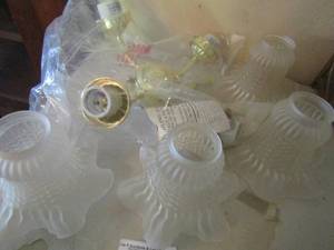 lot 890 image: Hanging light fixture 4 bulbs glass covers