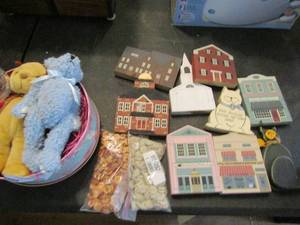 lot 896 image: 7 block houses, cherished teddy tin with TY bears and more