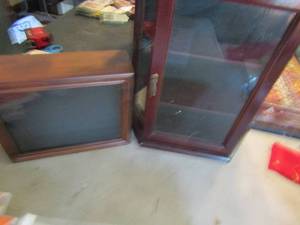 lot 907 image: 2 hanging shelves 19x16x6 and shadowbox