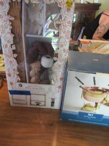 lot 936 image: Pier 1 copper fondue pot in box plus prima fiber arts Newtran loom kit new