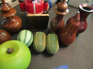 lot 945 image: Wooden toothpick holders, wooden fruit and 5 piece myrtle wood set