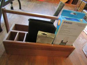lot 952 image: wooden tool caddy  with Casio printing calculator, hammer, pliers and more
