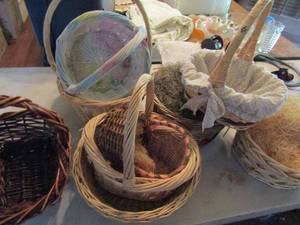 lot 987 image: 11 assorted wicker baskets