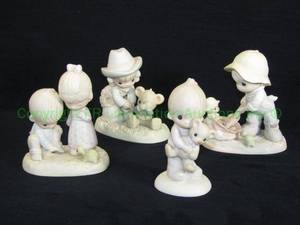 lot 105 image: Jonathon David signed and unsigned Precious Moments by Enesco figurines as shown