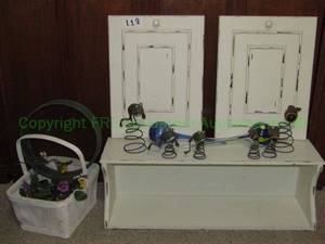 lot 118 image: Assorted home decor as shown