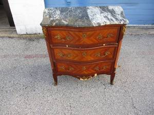 lot 12 image: Vintage Dark-Marble Top 3-Drawer  Night Stand  End Table. Made In Spain