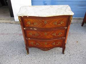 lot 11 image: Vintage Light-Marble Top 3-Drawer  Night Stand  End Table. Made In Spain