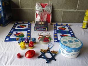 lot 36 image: MIXED HANUKAH LOT