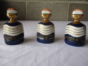 lot 37 image: 3-Imperial Porcelain Menorah Pill Boxes.
