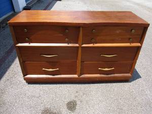 lot 67 image: 6-Drawer Buffet  Chest Of Drawers
