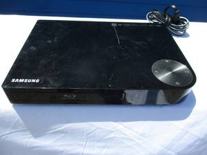 lot 96 image: Samsung Model BD-E5400 Blue Ray Player