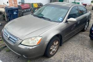 lot 30 image: 2006 NISSAN ALTIMA - TITLE IN HAND
