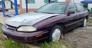 lot 80 image: 1997 CHEVY LUMINA LS - NO TITLE