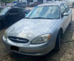 lot 70 image: 2003 FORD TAURUS SE SVG - TITLE IN HAND