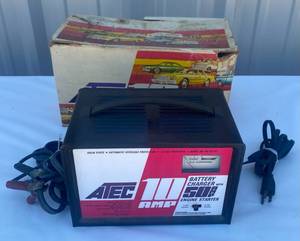 lot 3 image: ATEC 10 AMP BATTERY CHARGER