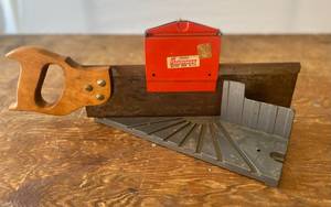 lot 56 image: VINTAGE STANLEY HANDYMAN MITRE BOX H114