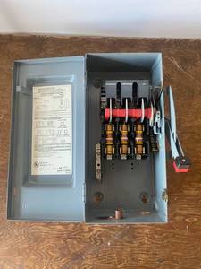 lot 63 image: SQUARE D BY SCHNEIDER ELECTRIC 60 AMP 240V 3 POLE COMES W3 DUAL-ELEMENT TIME-DELAY FUSES LPN-RK-405P