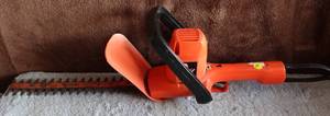 lot 13 image: BLACK & DECKET 13 DELUXE HEDGE TRIMMER - TESTEDWORKING
