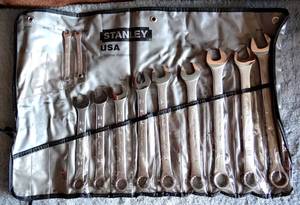 lot 26 image: STANLEY 17 PIECE COMBINATION WRENCH SET WITH STORAGE CASE - (12 PCS AS SHOWN)