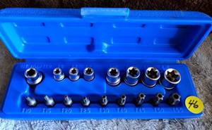 lot 46 image: 17 PIECE BIT SET IN STORAGE CASE - LIKE NEW