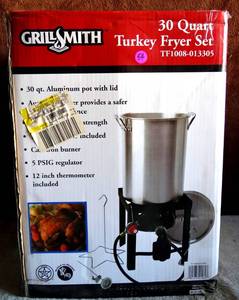 lot 54 image: Grillsmith All-In-One 30 Qt. Turkey Fryer