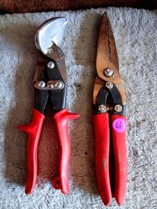 lot 66 image: PAIR OF WISS TIN SNIPS