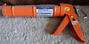 lot 67 image: WORKFORCE DRIPLESS CAULK GUN - APPEARS UNUSED