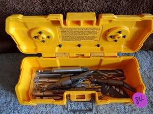 lot 84 image: DEWALT BOX WITH MAGNITIZED BITS