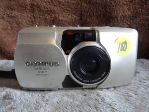 lot 100 image: Vintage Olympus Stylus 70 Zoom 35mm Point Shoot Film Camera - CHECK COMPS $$$$