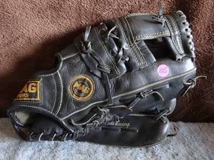 lot 105 image: MAG PLUS EZ CATCH POCKET BASEBALL PLAYER GLOVE MITT RAWHIDE LACE LEATHER