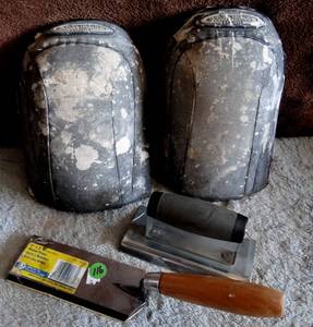 lot 116 image: MASONARY LOT - KNEEPADS, FLOAT, AND EDGING TROWEL