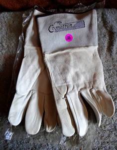lot 126 image: CRONATRON Welding Gloves - CW1509 - NEW