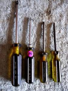 lot 145 image: ASSORTMENT OF SCREWDRIVERS
