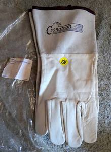 lot 154 image: CRONATRON Welding Gloves - CW1509 - NEW