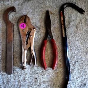 lot 156 image: ASSORTMENT OF TOOLS AS SHOWN