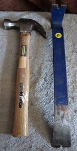 lot 181 image: WORKFORCE 16 OZ HAMMER AND SUPERBAR PRY BAR