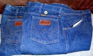 lot 193 image: MENS WRANGLER JEANS - SIZE 38 X 33