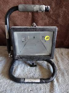 lot 196 image: PORTABLE PQ23 WORK LIGHT - TESTEDWORKING