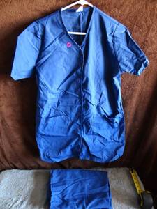 lot 204 image: MEDLINE NURSING UNIFORM - SIZE MEDIUM