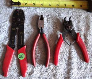 lot 209 image: ASSORTMENT OF HAND TOOLS AS SHOWN