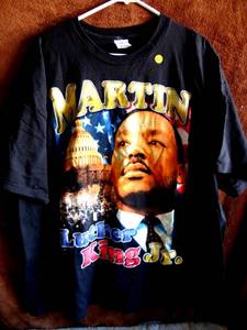 lot 217 image: MARTIN LUTHER KING JR - MEMORY & DEDICATION T - SHIRT