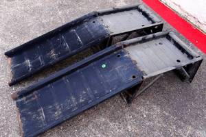 lot 221 image: PORTABLE 2 PART TIRE RAMPS