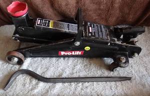 lot 223 image: PRO LIFT 2 TON FLOOR JACK - MODEL F-2365