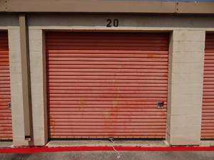 lot 226 image: F020 - 10 X 20 LOCKER FULL OF AUTO PARTS - BIG $$$ VALUES HERE