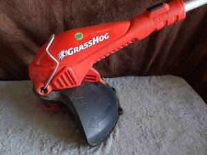 lot 233 image: BLACK & DECKER GRASSHOG ELECTRIC TRIMMER - TESTED WORKING