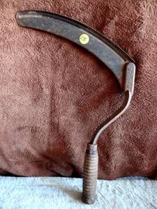 lot 238 image: VINTAGE SICKLE